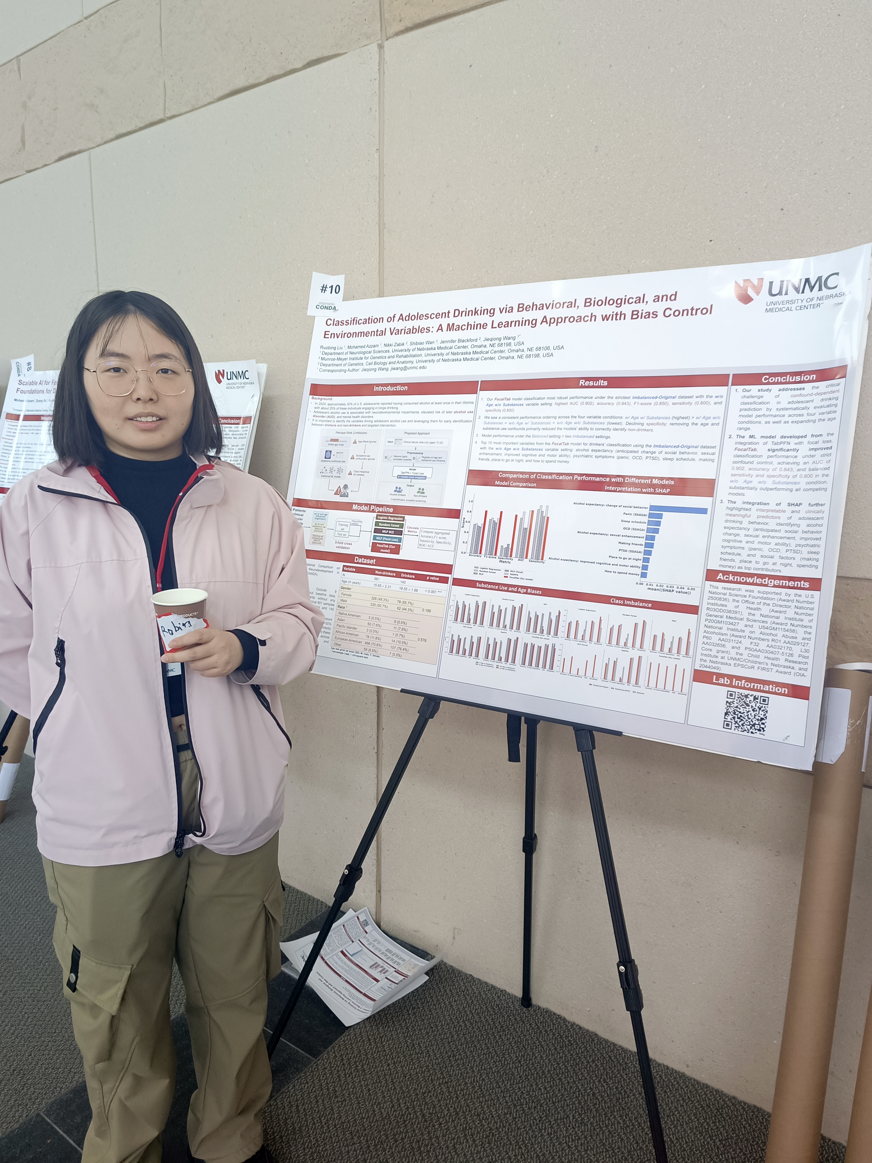 Ruobing presents a poster on Classifying Adolescent Drinking from Baseline Behavioural, Biological, and Environmental Features at CoNDA Center Colloquium.